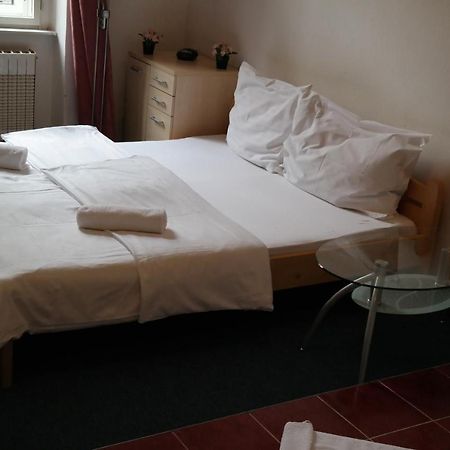Hotel Praha Club Bed & Breakfast Praga Exterior foto