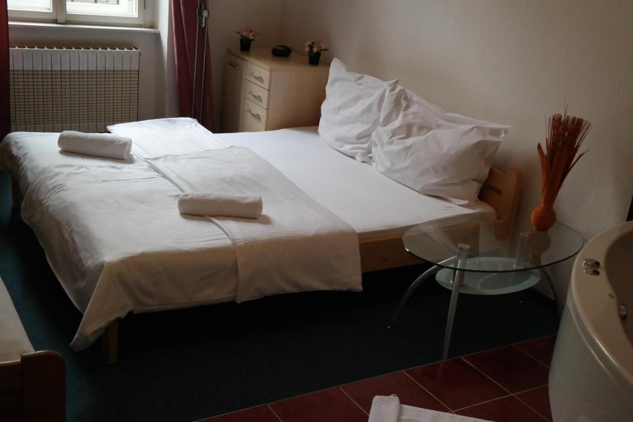 Hotel Praha Club Bed & Breakfast Praga Exterior foto