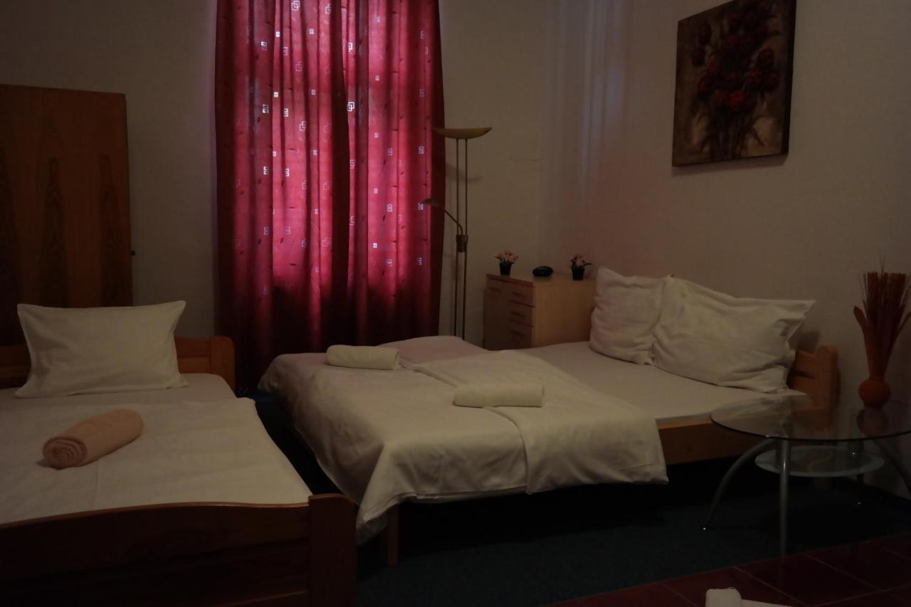 Hotel Praha Club Bed & Breakfast Praga Exterior foto